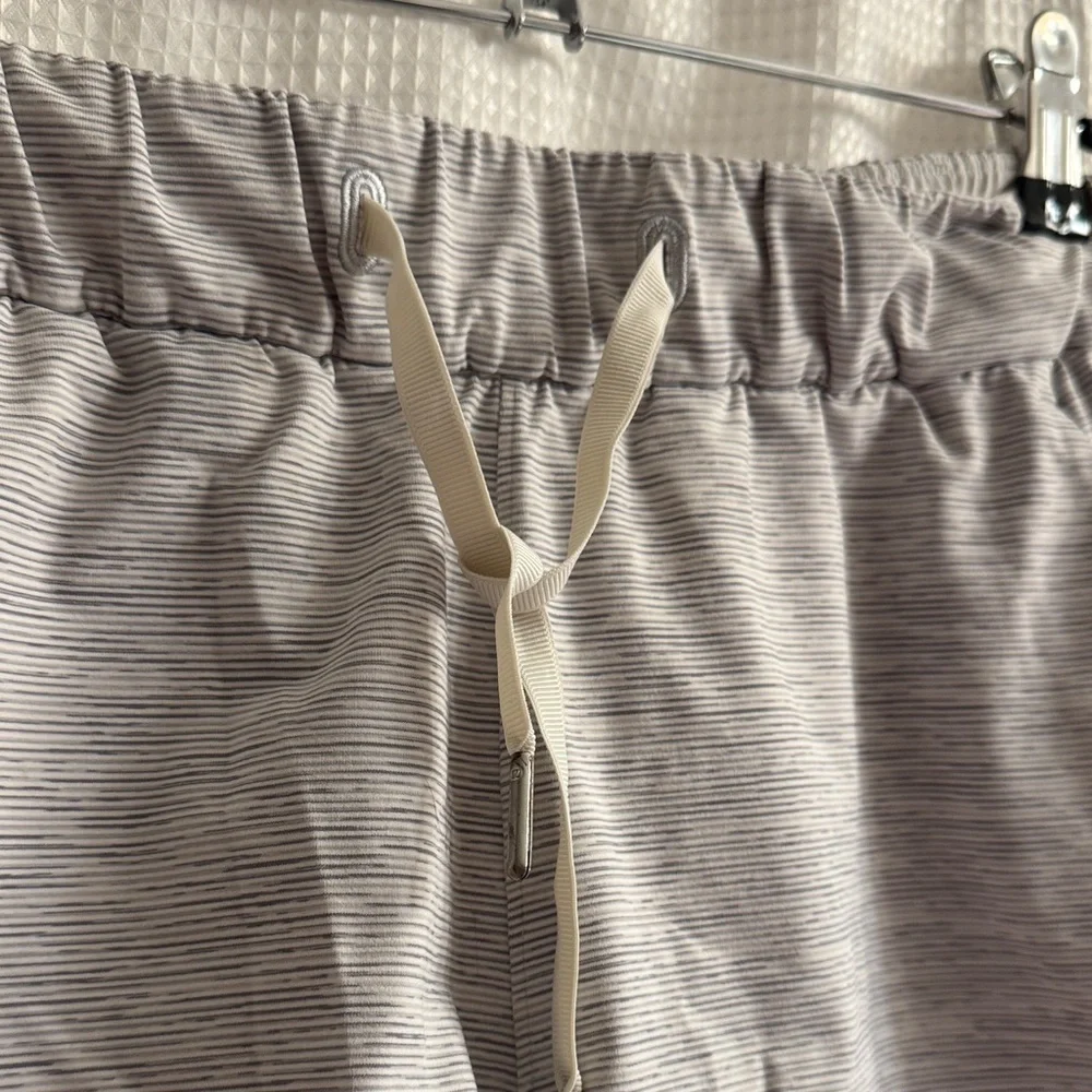 lululemon athletica Heathered Gray Women's Athletic Shorts - Picture 3 of 5